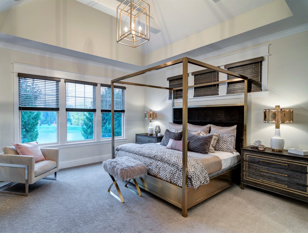 Источник вдохновения для домашнего уюта: хозяйская спальня среднего размера в стиле неоклассика (современная классика) с ковровым покрытием без камина