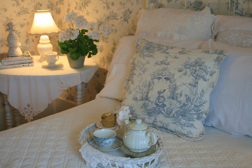 Inspiration for a vintage bedroom in Other.