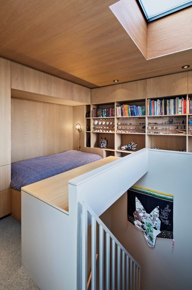 Idée de décoration pour une petite chambre minimaliste avec un sol gris.