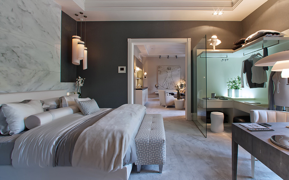 Inspiration for a classic bedroom in Madrid.
