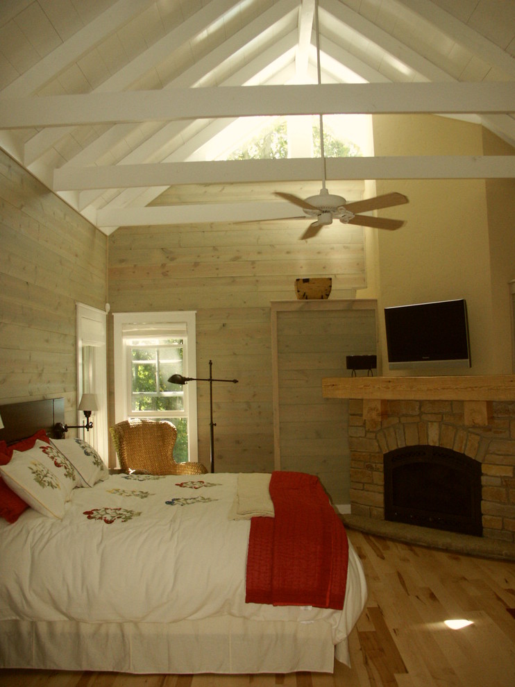 Example of an eclectic bedroom design in Milwaukee