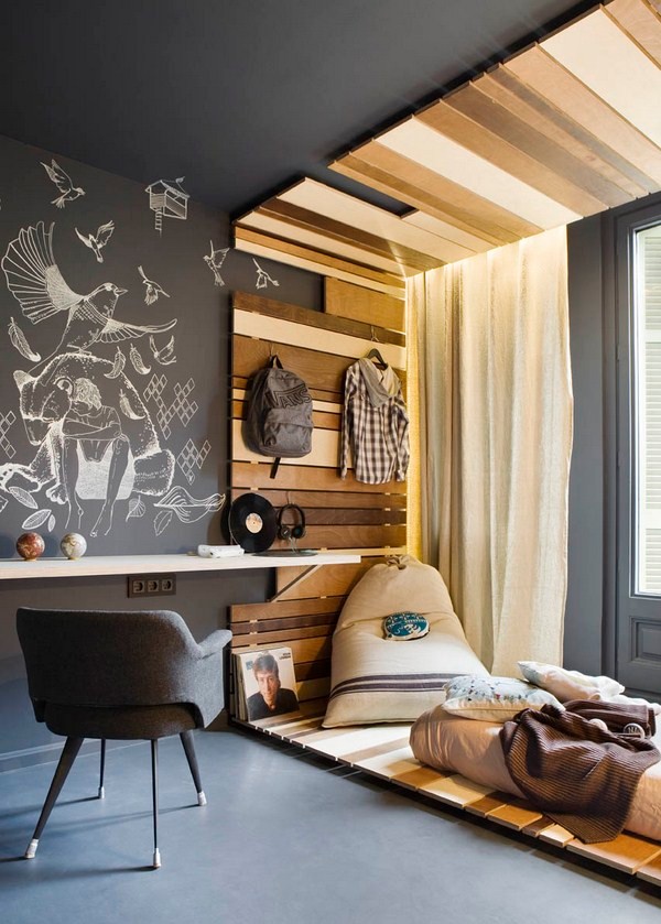 Modernes Schlafzimmer mit grauer Wandfarbe in Barcelona