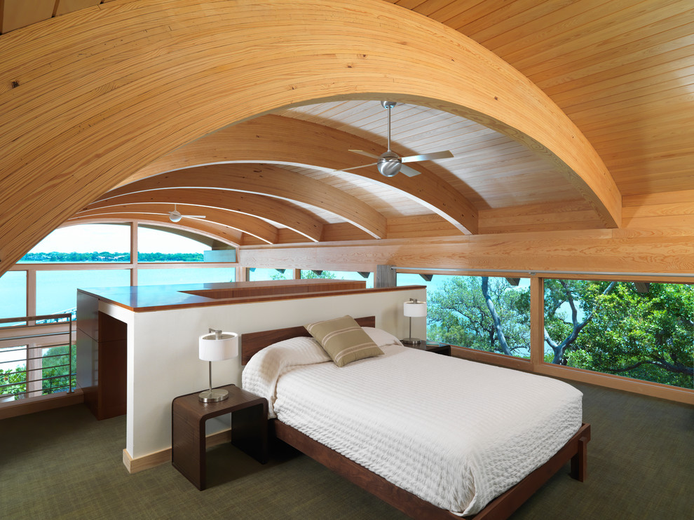 Modernes Schlafzimmer im Dachboden im Loft-Style in Tampa
