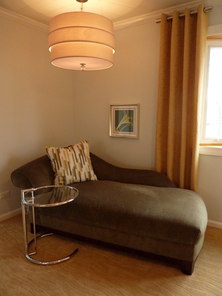 Diseño de dormitorio principal minimalista de tamaño medio sin chimenea con paredes azules y moqueta