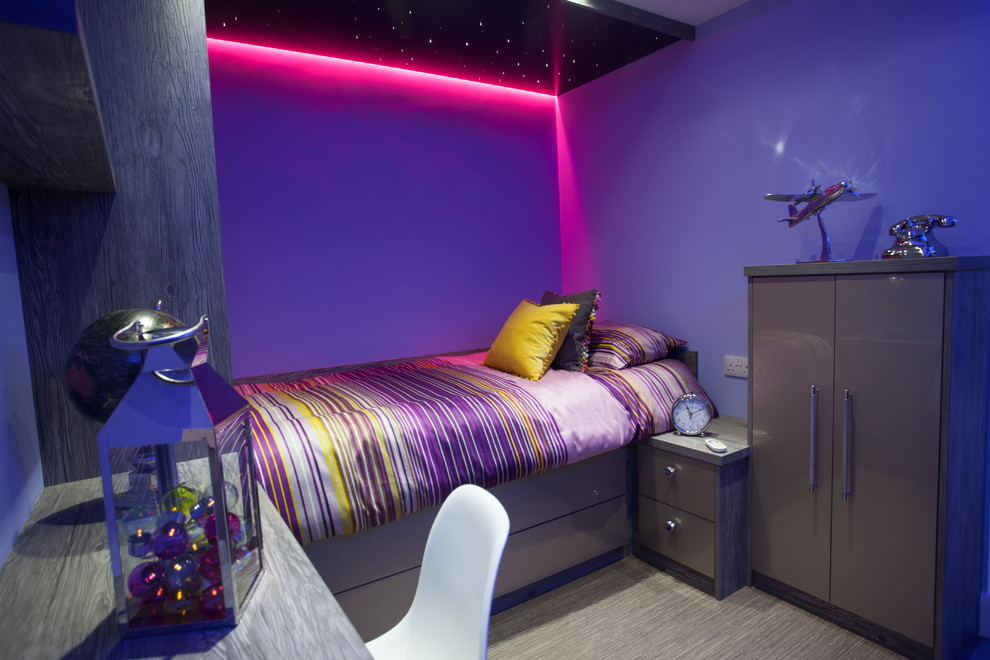 Small contemporary guest bedroom in Other with purple walls and carpet.
