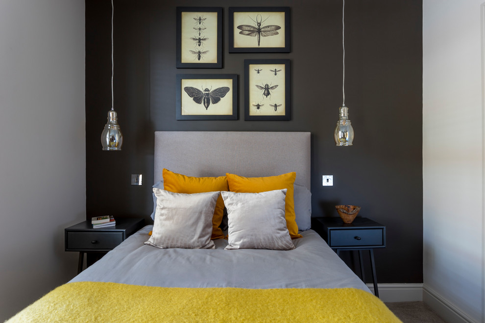Пример оригинального дизайна: спальня в современном стиле с черными стенами, ковровым покрытием и серым полом