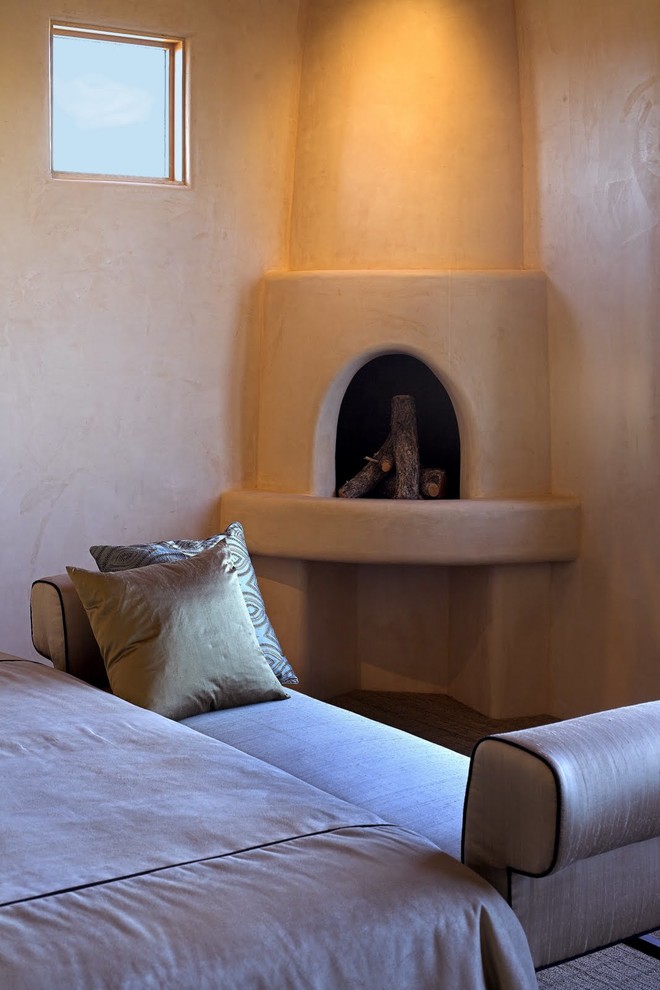 アルバカーキにある地中海スタイルのおしゃれな寝室のインテリア