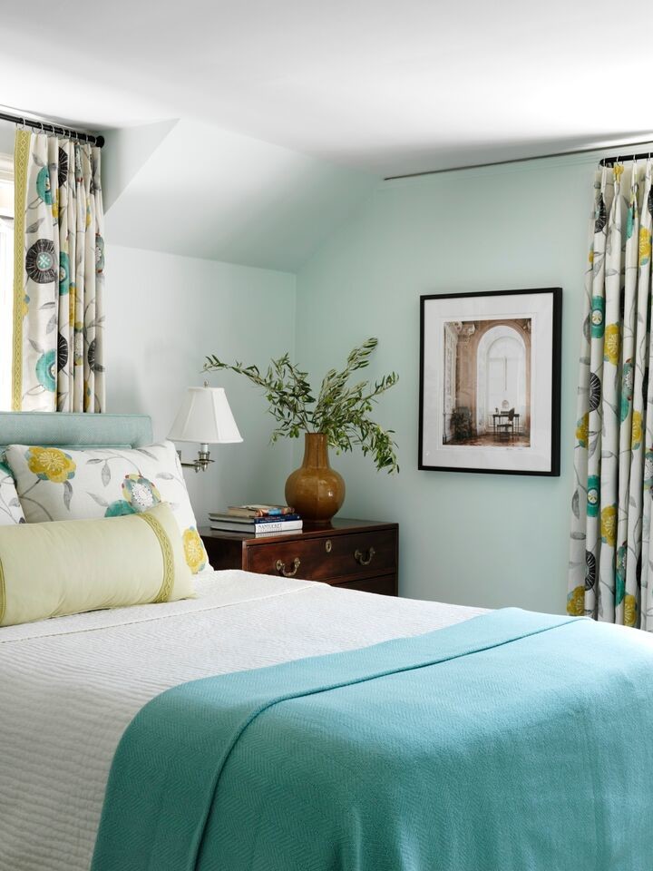 Design ideas for an eclectic guest bedroom in New York with blue walls and carpet.