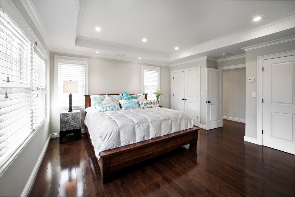 Bedroom - mid-sized transitional master dark wood floor bedroom idea in New York