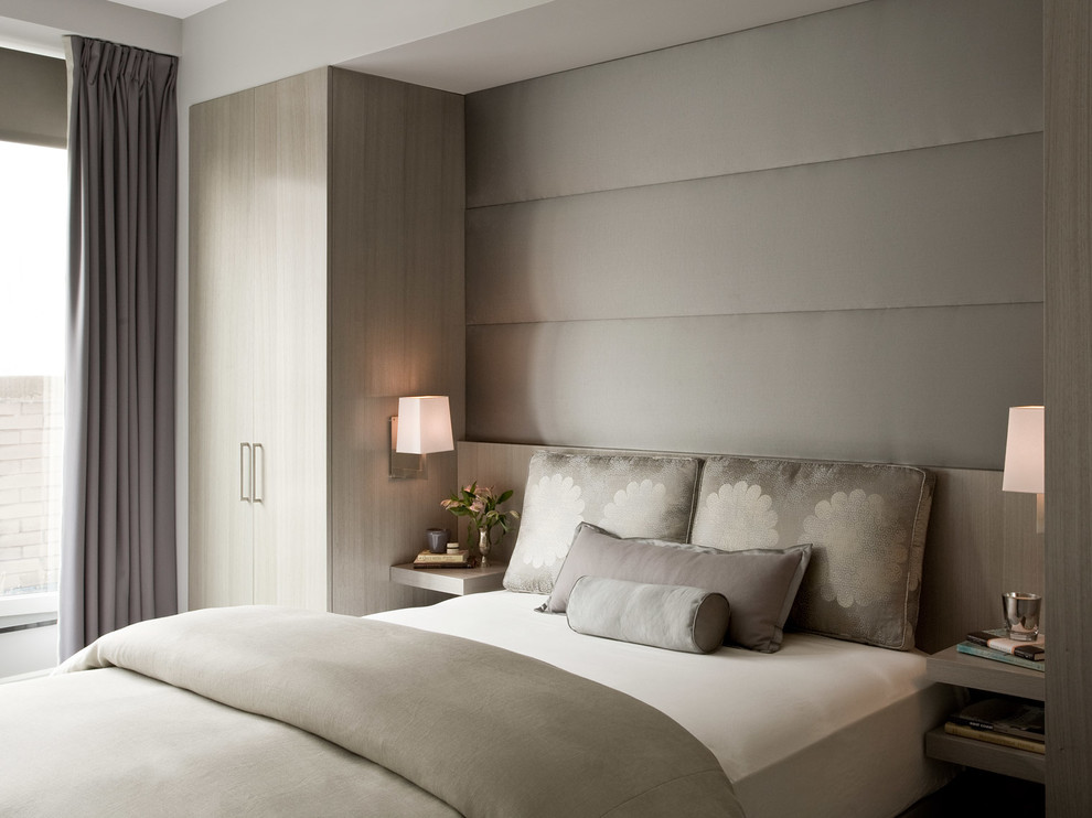 Идея дизайна: гостевая, серо-белая спальня среднего размера, (комната для гостей) в современном стиле с серыми стенами и ковровым покрытием