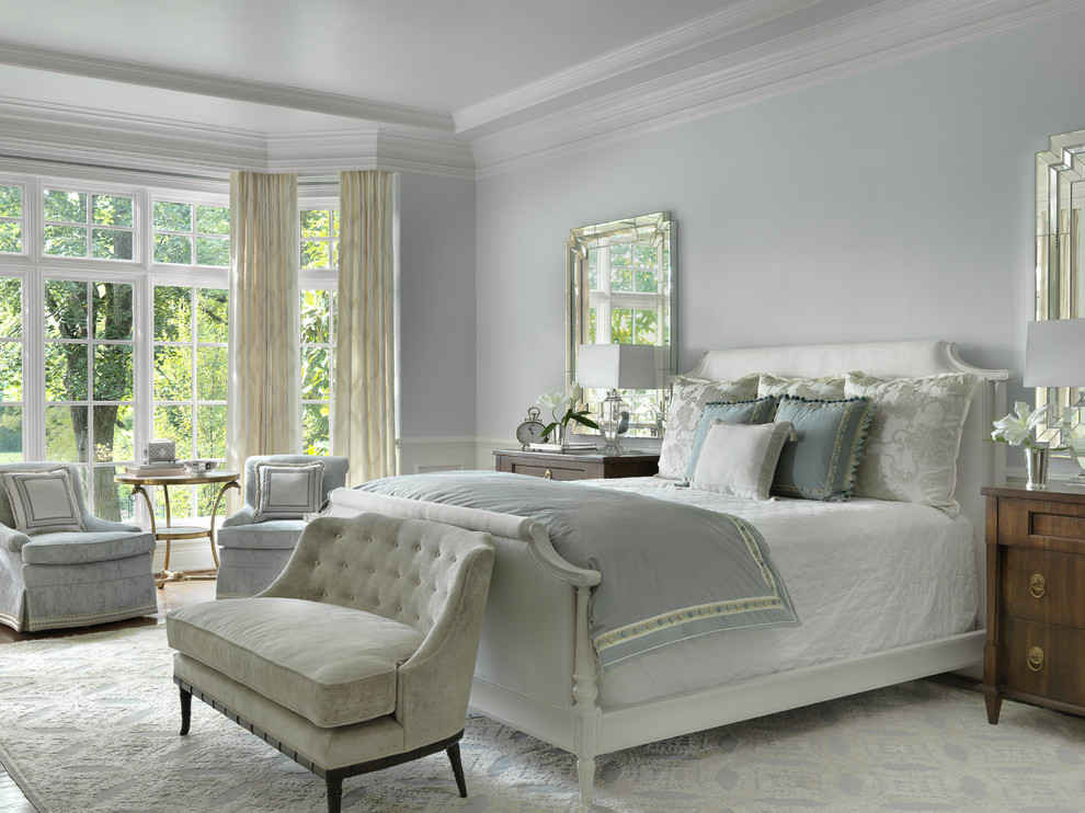 Imagen de dormitorio tradicional con paredes grises