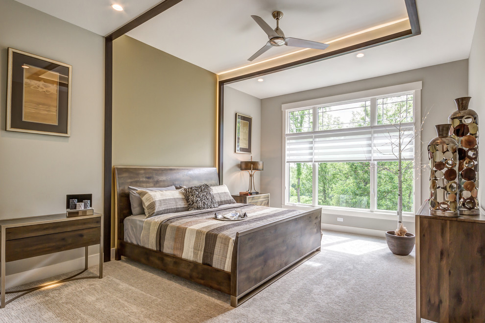 Modelo de dormitorio clásico renovado de tamaño medio sin chimenea con paredes grises y moqueta