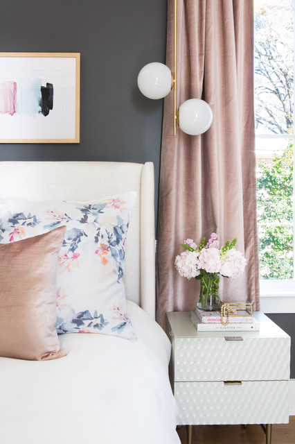 Charcoal and Blush Master Bedroom - Klassisch modern - Schlafzimmer