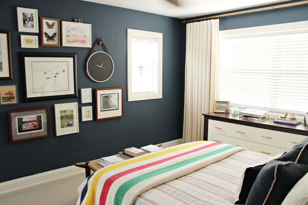 Bedroom - mid-sized eclectic master carpeted bedroom idea in Toronto with blue walls