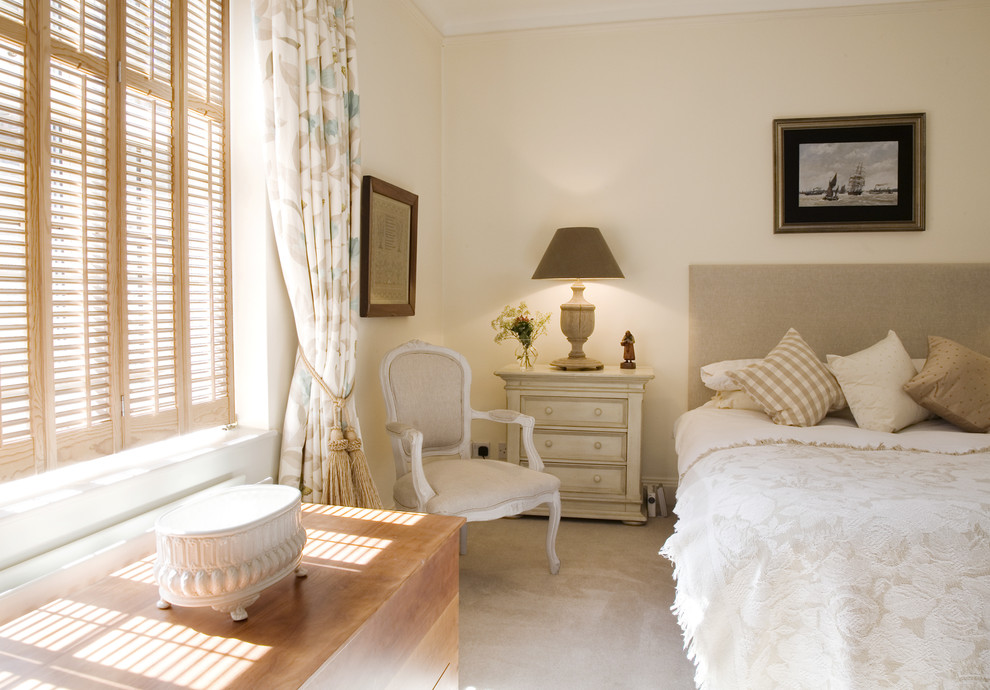 Inspiration for a timeless bedroom remodel in London