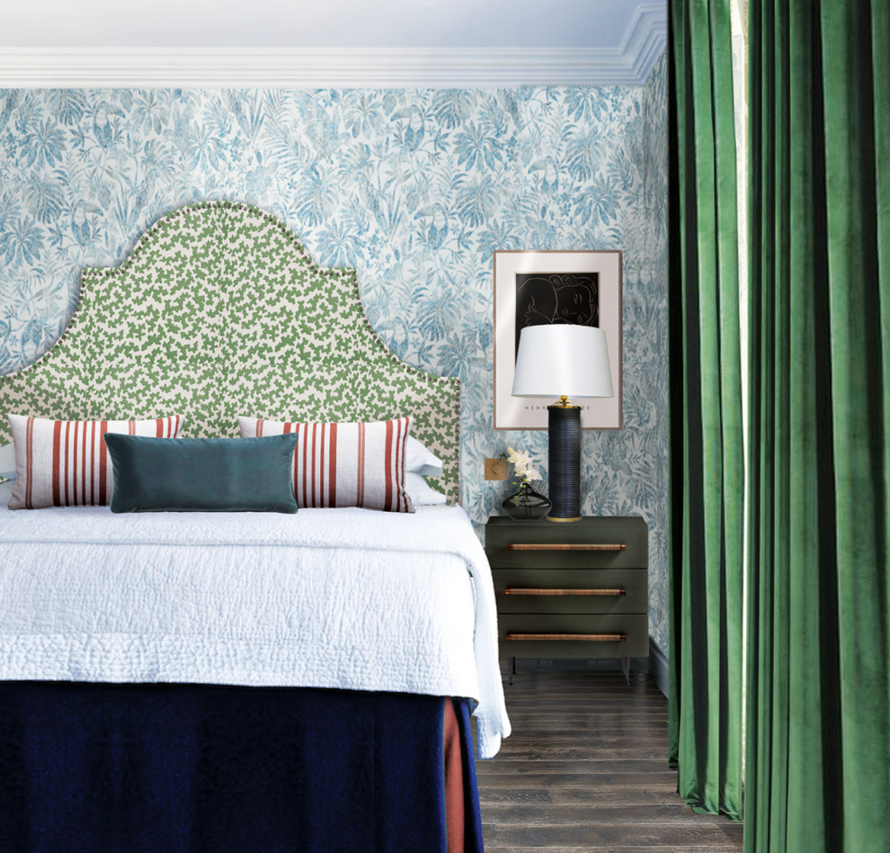 Idéer för ett klassiskt sovrum, med blå väggar, mörkt trägolv och brunt golv
