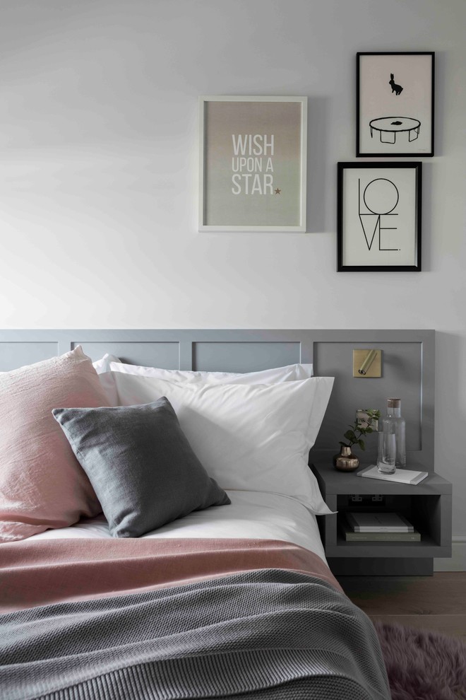Mittelgroßes Modernes Schlafzimmer mit weißer Wandfarbe in London