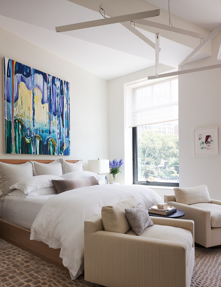 Foto di una camera da letto contemporanea con pareti bianche, moquette e pavimento grigio