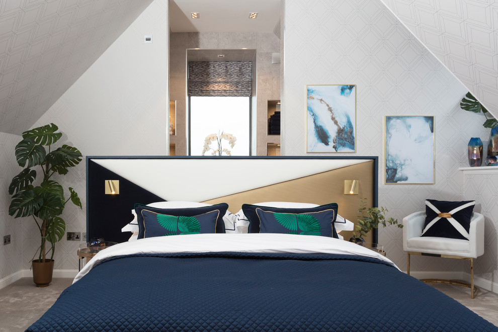 Esempio di una piccola camera da letto moderna con pareti grigie, moquette e pavimento beige