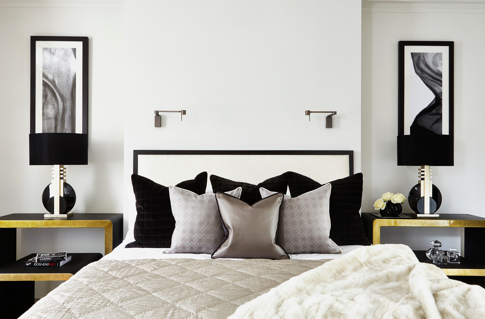 Идея дизайна: хозяйская спальня в стиле неоклассика (современная классика) с белыми стенами без камина