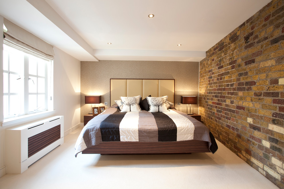Imagen de habitación de invitados actual de tamaño medio con paredes blancas y moqueta