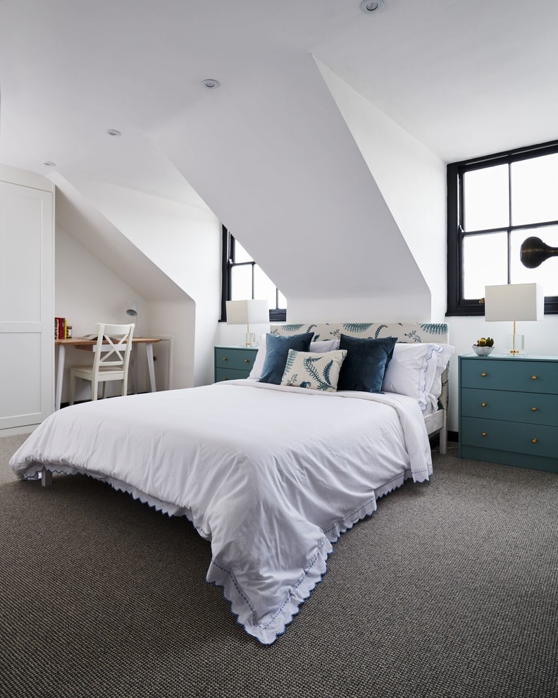 ケンブリッジシャーにあるコンテンポラリースタイルのおしゃれな寝室のインテリア