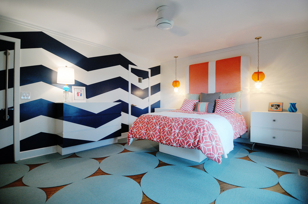 Mittelgroßes Klassisches Schlafzimmer ohne Kamin mit weißer Wandfarbe in Wilmington
