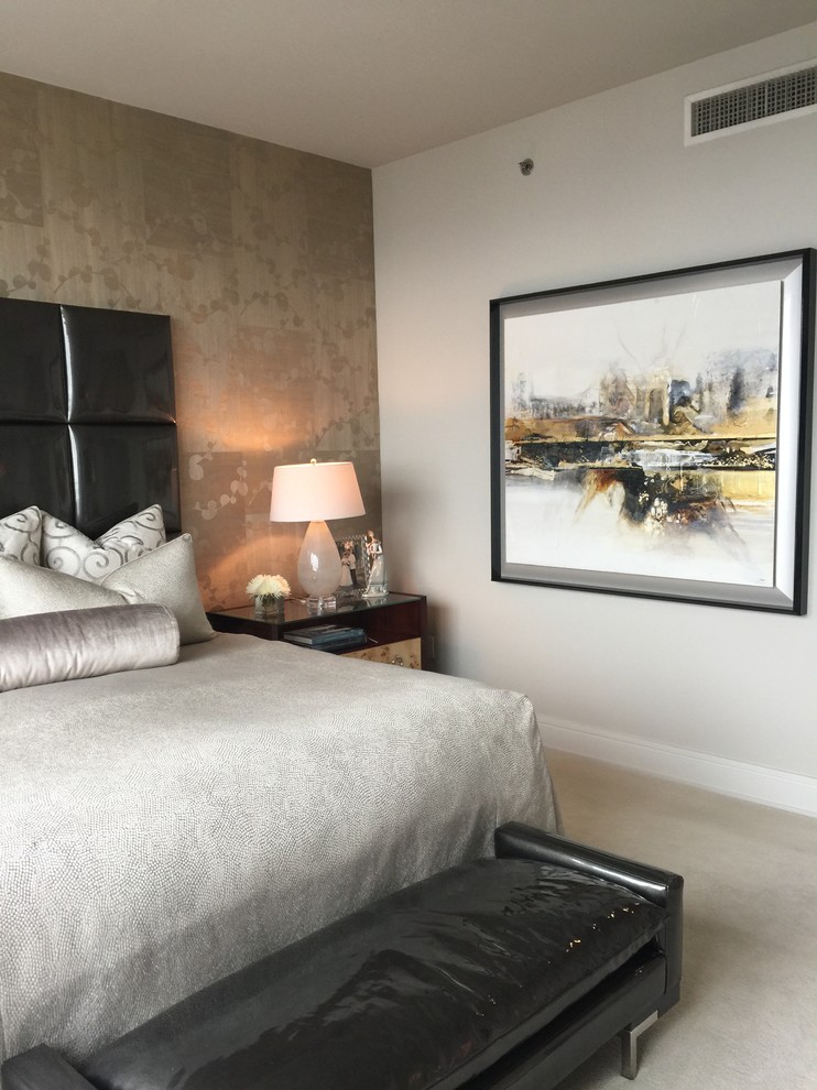 На фото: хозяйская спальня среднего размера в стиле модернизм с серыми стенами, ковровым покрытием, стандартным камином и фасадом камина из камня