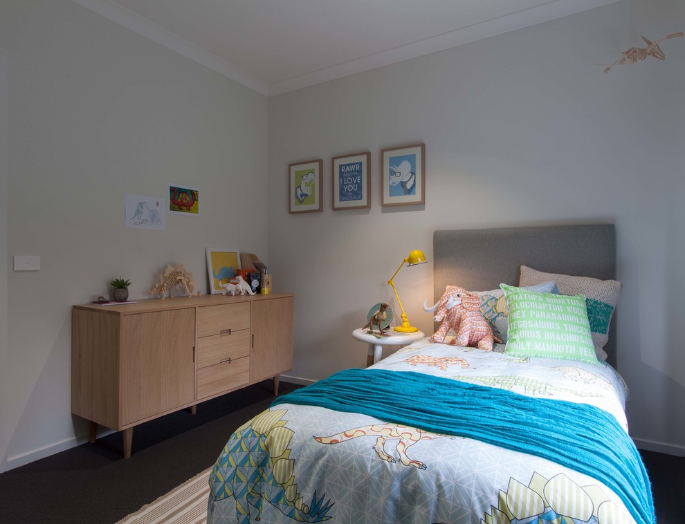 Свежая идея для дизайна: гостевая спальня среднего размера, (комната для гостей) в современном стиле с бежевыми стенами и ковровым покрытием без камина - отличное фото интерьера