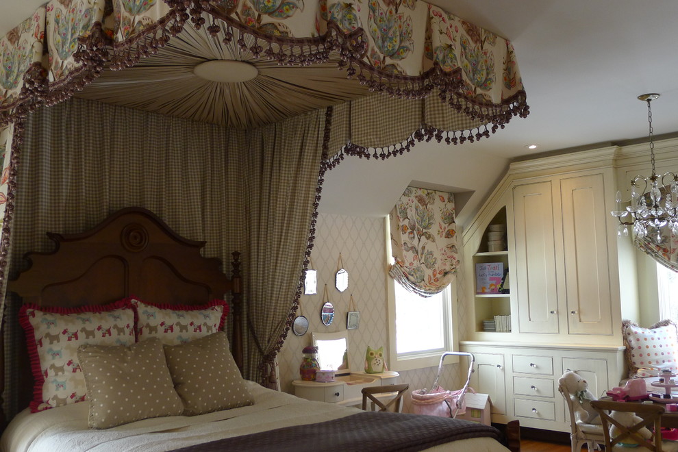 Elegant bedroom photo in Indianapolis