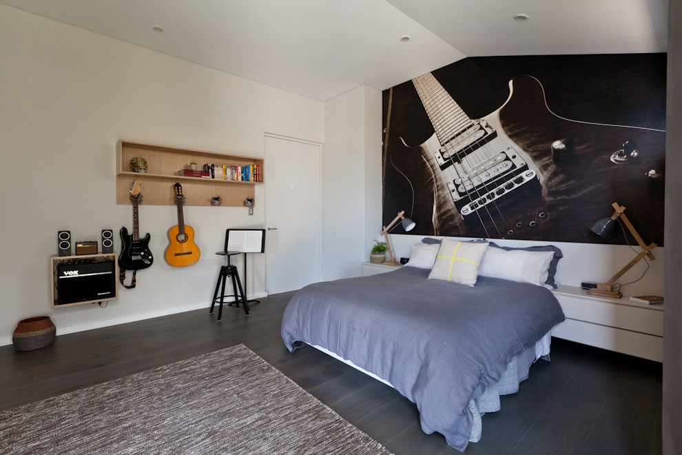 Modelo de dormitorio nórdico con paredes grises y suelo de madera oscura