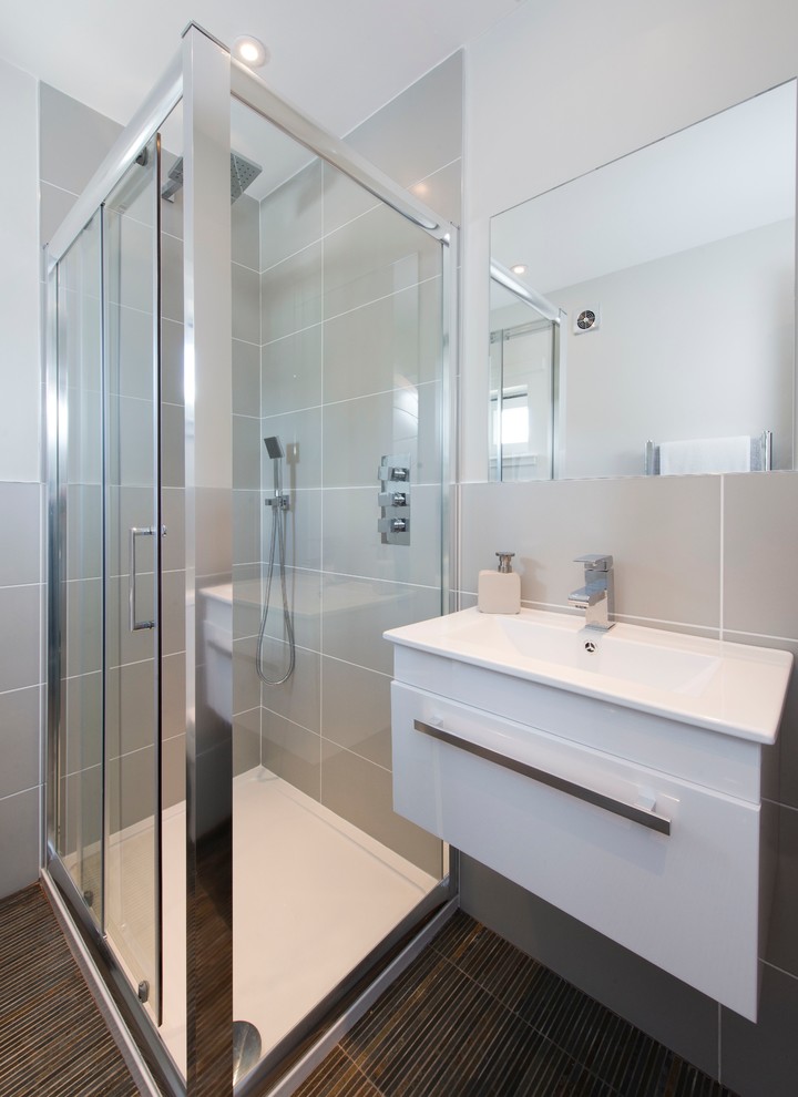 City Centre Flat in Edinburgh. Contemporary Bathroom Edinburgh