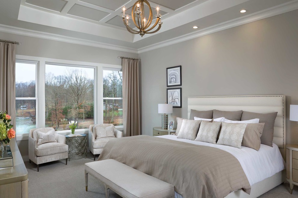 На фото: хозяйская спальня в морском стиле с серыми стенами, ковровым покрытием и серым полом без камина