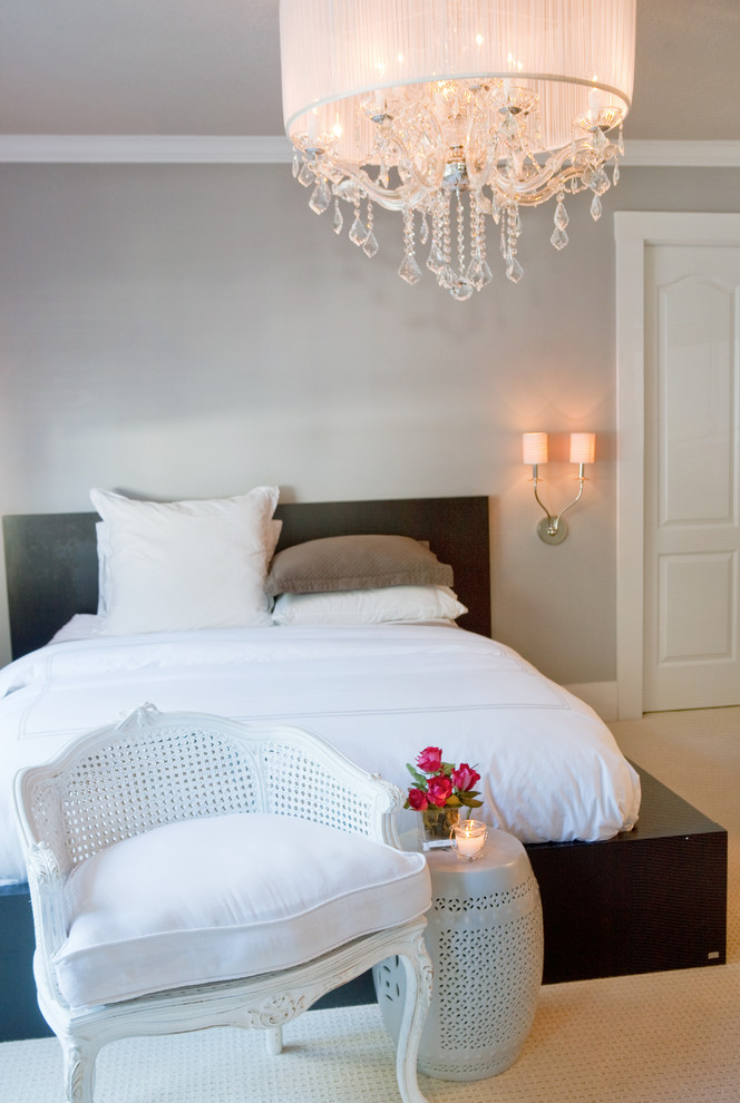 Bedroom - modern bedroom idea in Orlando