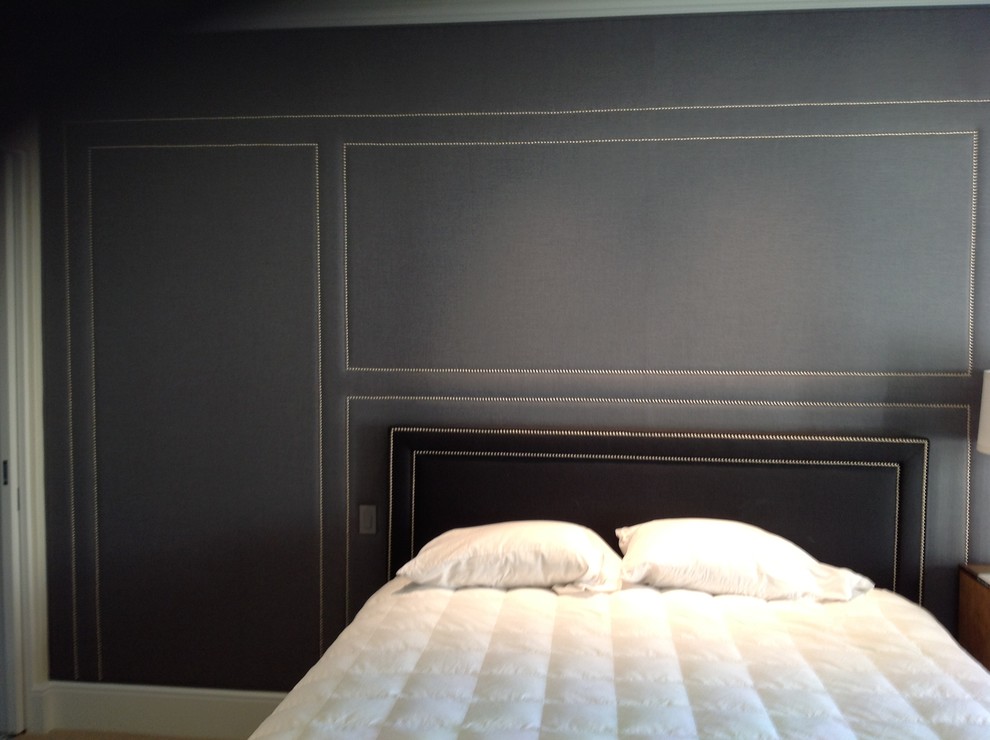 Ejemplo de habitación de invitados tradicional renovada de tamaño medio sin chimenea con paredes grises y moqueta