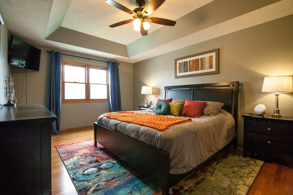 Bedroom - transitional bedroom idea in Omaha