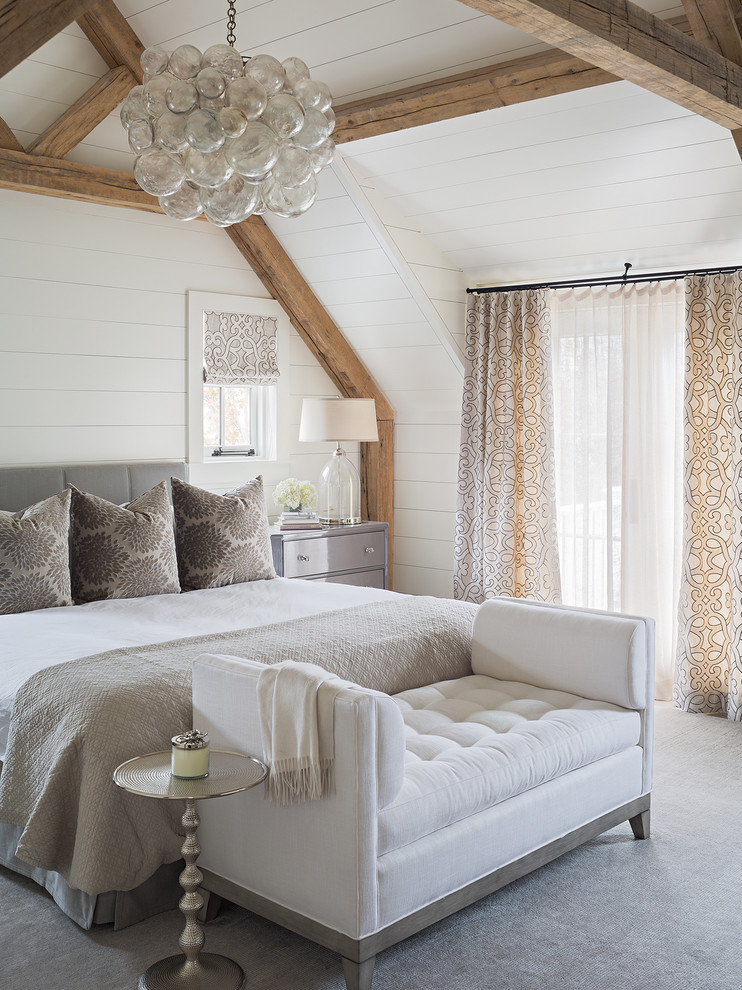 Diseño de dormitorio principal clásico renovado de tamaño medio con paredes blancas y moqueta