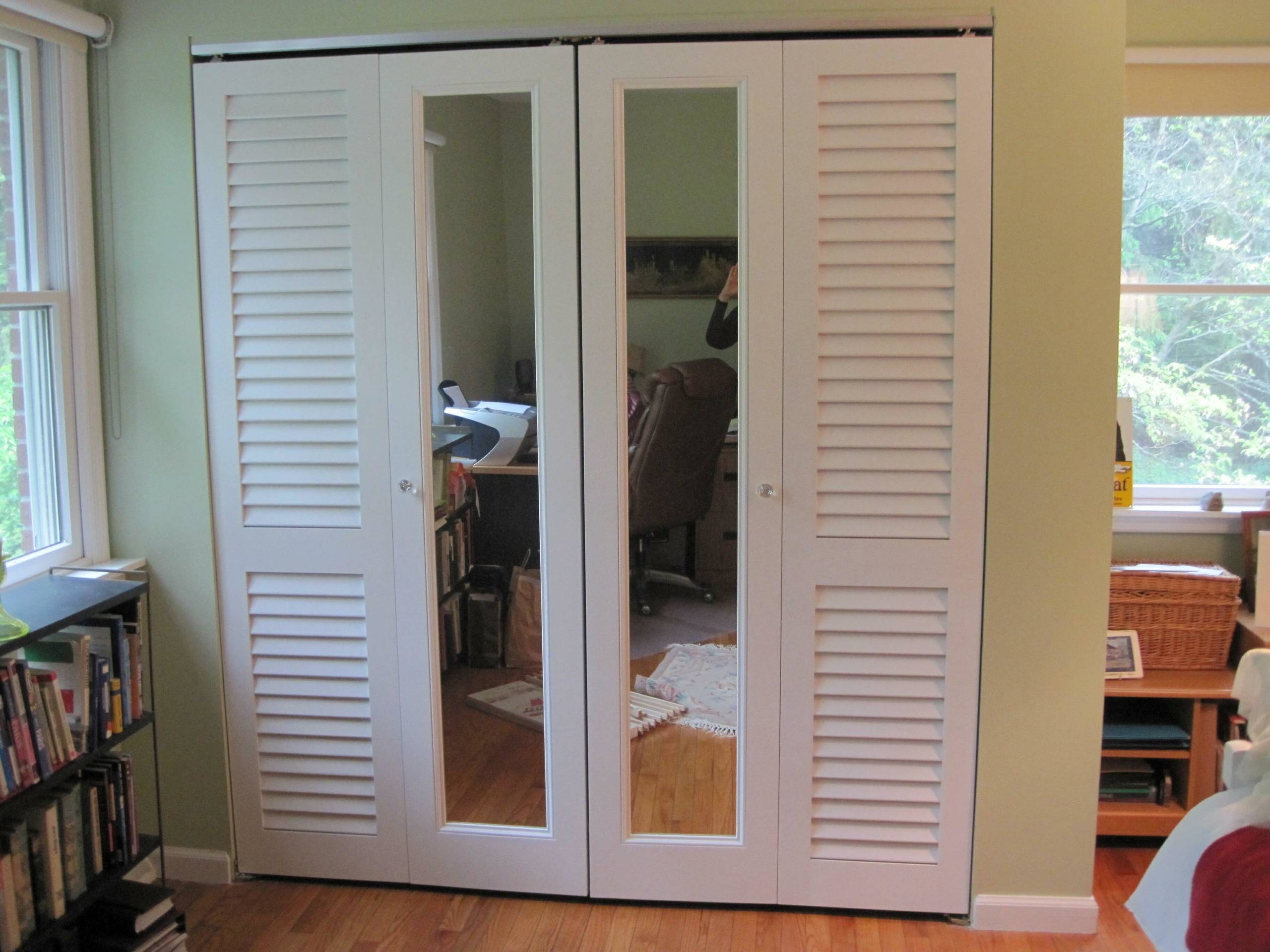 Mirror Closet Door Ideas Houzz, Are Mirrored Closet Doors Out Of Style 2018