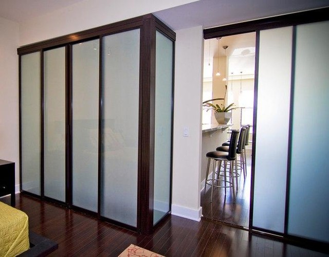 Closet Enclosure and Matching Room Divider Moderno Dormitorio