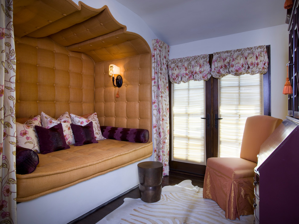 Immagine di una camera da letto classica