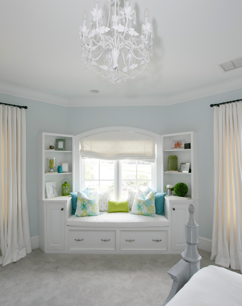 Idee per una camera degli ospiti stile marinaro di medie dimensioni con pareti blu, moquette e pavimento grigio