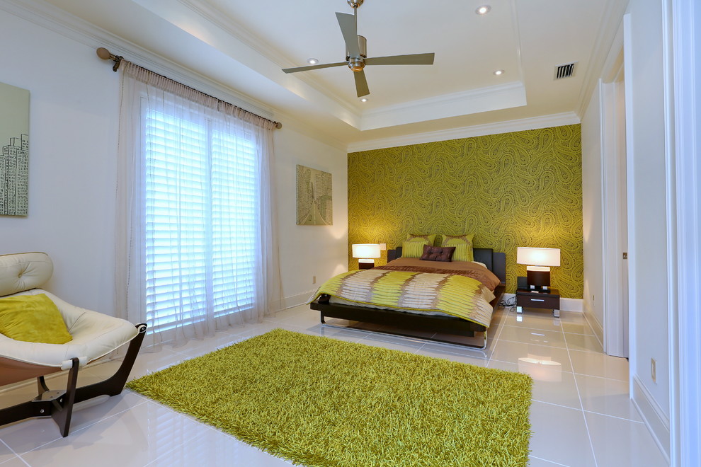 Diseño de dormitorio contemporáneo con paredes verdes