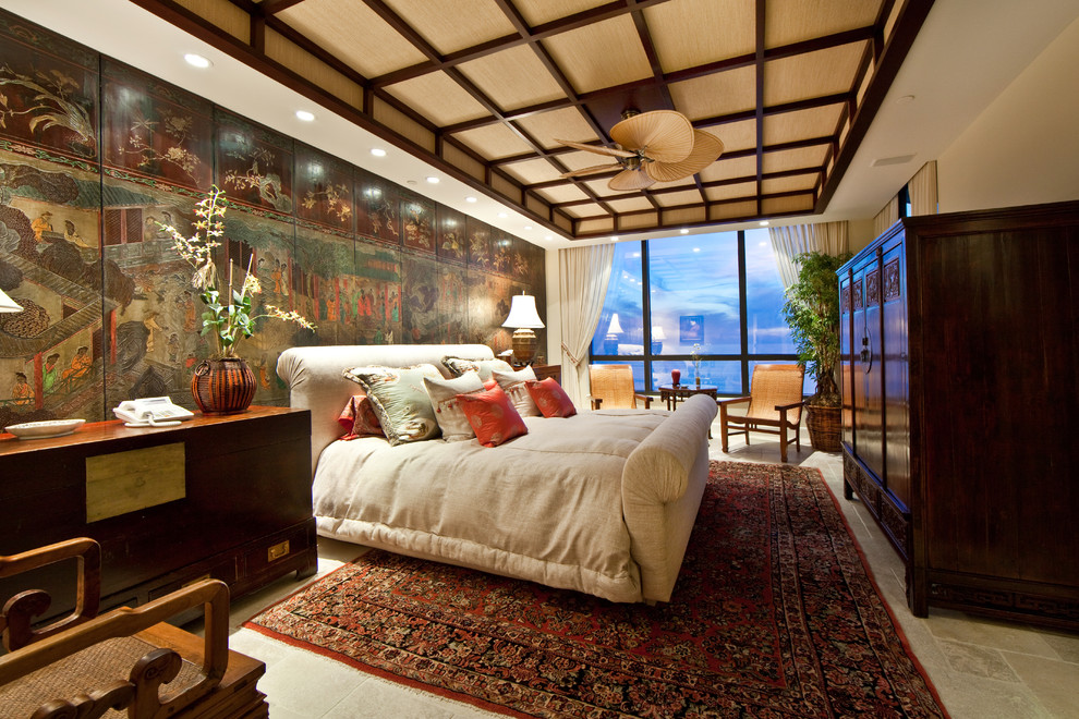 Пример оригинального дизайна: большая хозяйская спальня: освещение в восточном стиле без камина
