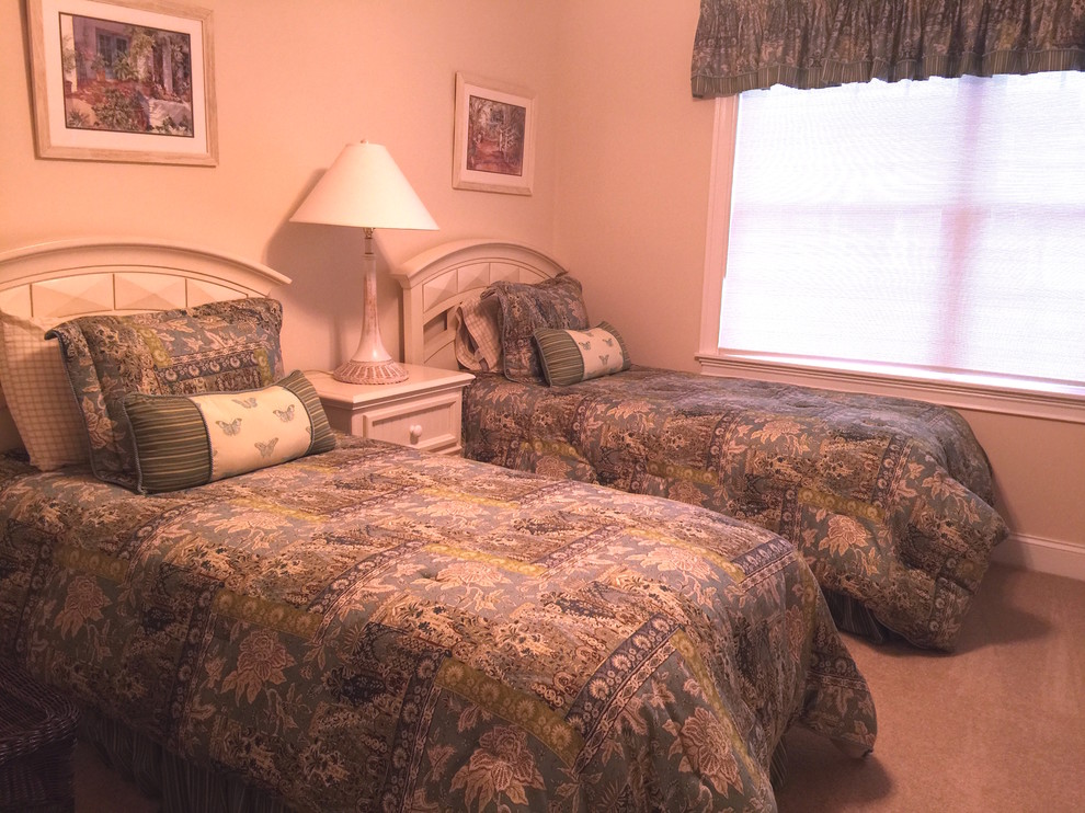フィラデルフィアにあるトランジショナルスタイルのおしゃれな寝室のインテリア