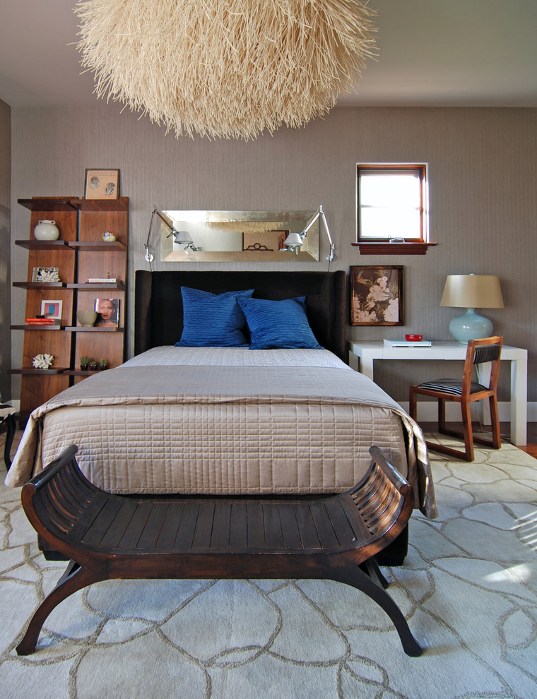 Идея дизайна: спальня в современном стиле с серыми стенами