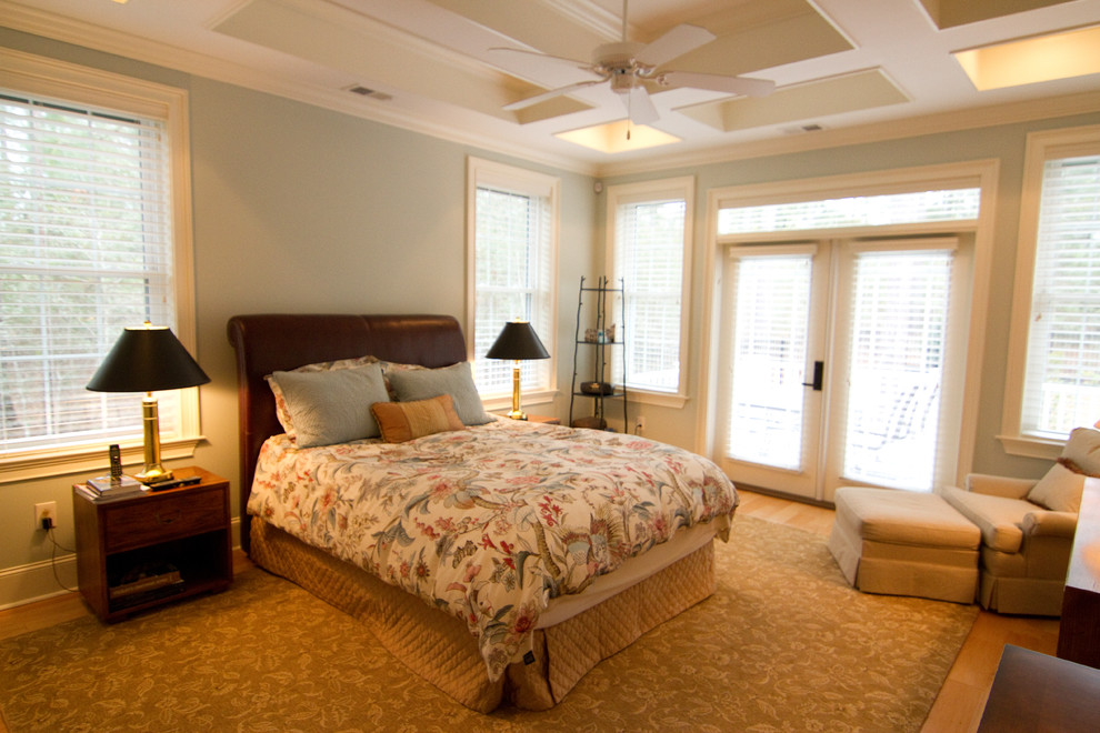 Example of a classic bedroom design in Charleston