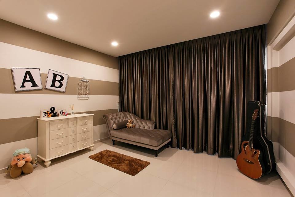 Bedroom - traditional bedroom idea in Singapore