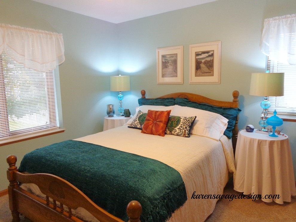 Inspiration för maritima sovrum, med blå väggar och heltäckningsmatta