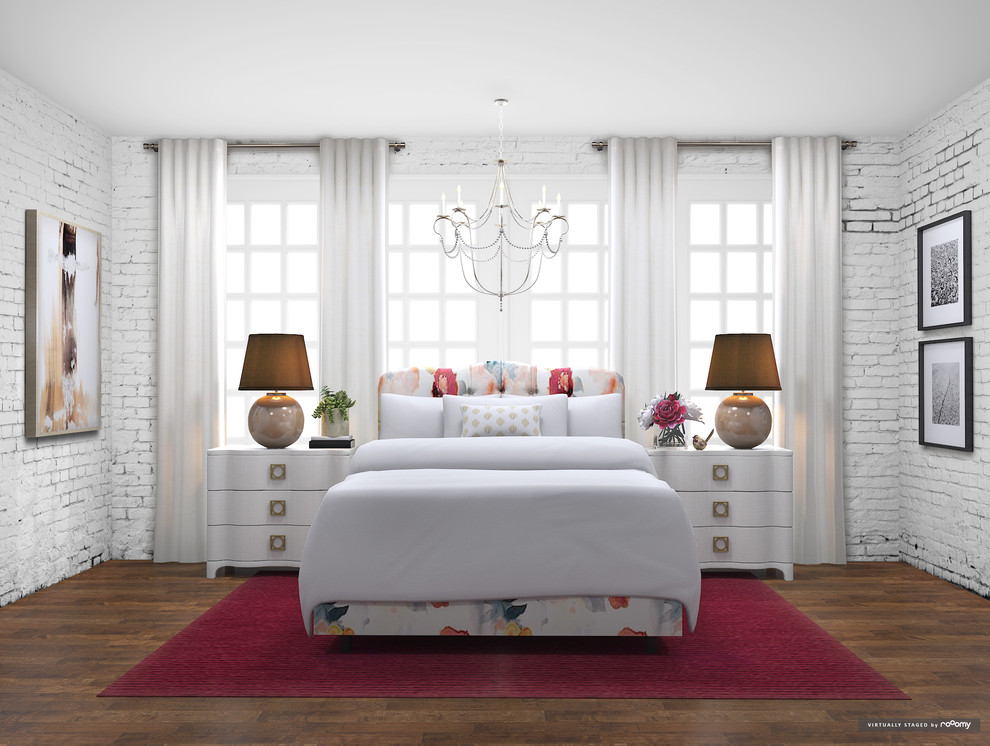 Foto de dormitorio principal romántico grande sin chimenea con paredes blancas, suelo de madera en tonos medios y suelo marrón