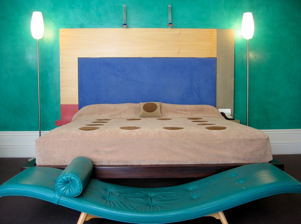 Modernes Schlafzimmer mit blauer Wandfarbe in Sydney